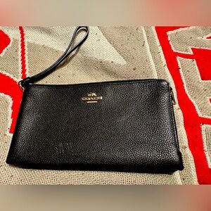 Coach F87587 Pebbled Leather Double Zip Wallet
